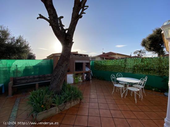 Chalet de esquina en la Urbanización Montejaral - GUADALAJARA