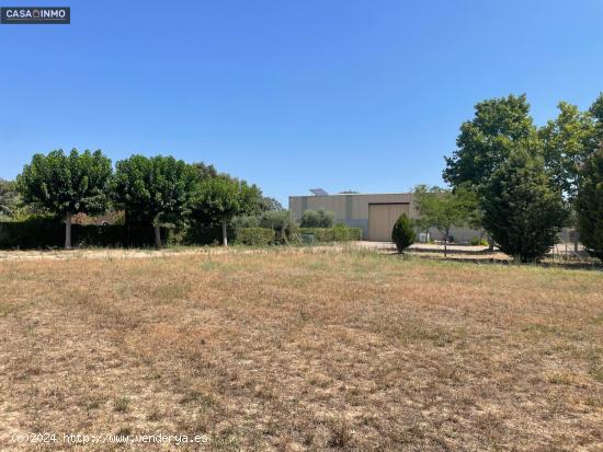 Se vende nave mas finca de recreo en la misma parcela. - HUESCA