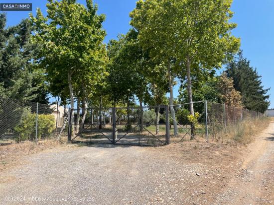 Se vende nave mas finca de recreo en la misma parcela. - HUESCA