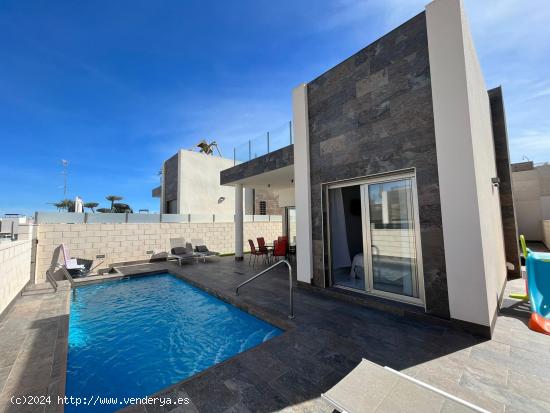 Chalet amplio moderno con piscina privada en Villamartin - ALICANTE