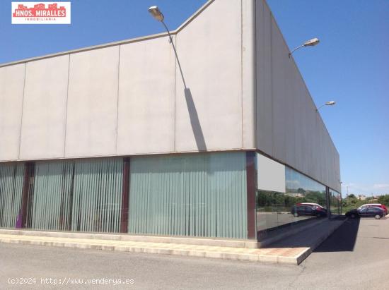 Se vende Parcela 14800 metros con 5 naves colindantes en Orihuela - ALICANTE