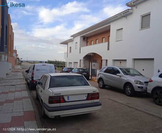 Venta de Casa Adosada en C/Ecuador - Castuera (Badajoz) - BADAJOZ