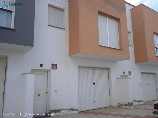 Venta de Casa Adosada en C/Ecuador - Castuera (Badajoz) - BADAJOZ