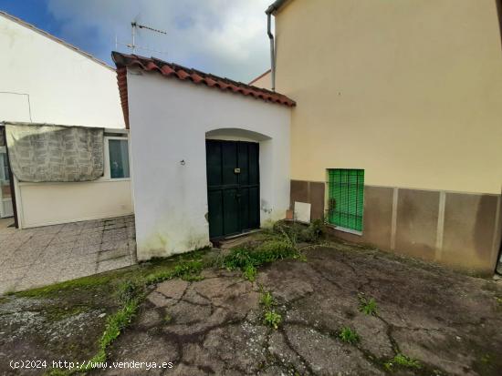 Casa con patio en Torremocha - CACERES