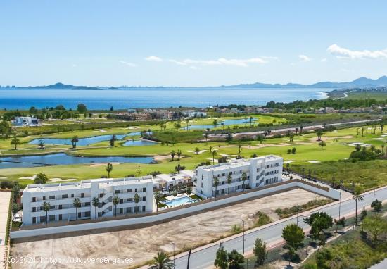 Áticos de 3 dormitorios, 2 baños y vistas al mar ubicados en el campo de golf “La Serena Golf”