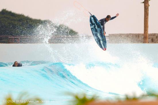 Paraíso del golf y el surf en una ubicación de ensueño con planta baja independiente, espaciosa y