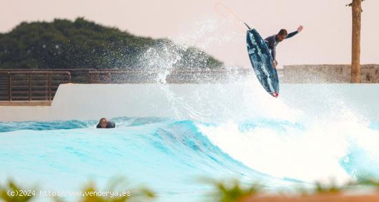 Paraíso del golf y el surf en una ubicación de ensueño con villa independiente de una sola planta