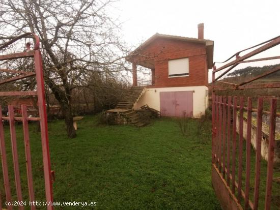 CASA RUSTICA CON TERRENO EN NAVATEJERA - LEON