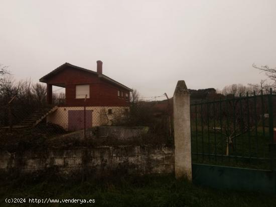 CASA RUSTICA CON TERRENO EN NAVATEJERA - LEON