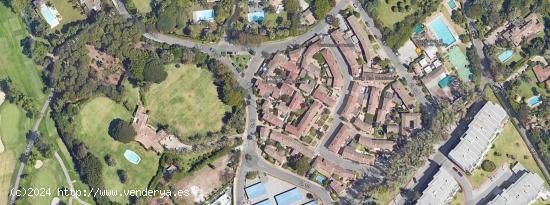 Plazas de garaje de 13m² con trastero de 5m² en la urbanización Pueblo de Guadalmina - MALAGA