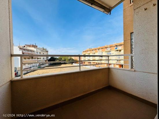 Bungalow haciendo esquina  con una orientación perfecta - ALICANTE