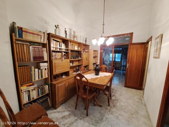 Casa esquinera en venta en La Pobla Llarga. Amplia, funcional  y bien conservada!! - VALENCIA