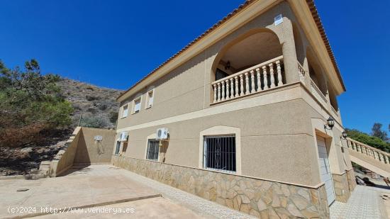 Chalet rustico de 5 dormitorios con vistas al mar en la zona del mercado semanal - MURCIA