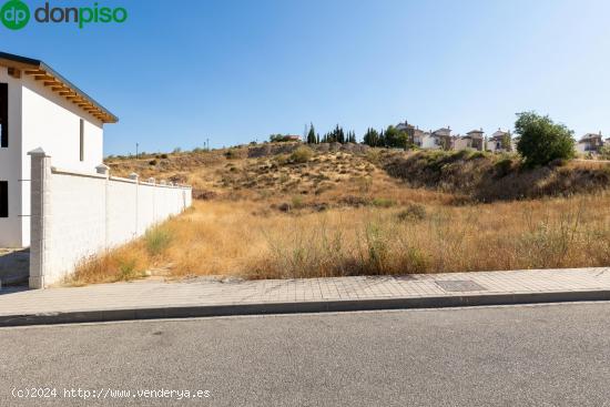  SE VENDE UN SOLAR EN URB.CAÑADAS DEL PARQUE, DILAR - GRANADA 