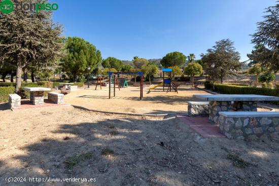 SE VENDE UN SOLAR EN URB.CAÑADAS DEL PARQUE, DILAR - GRANADA