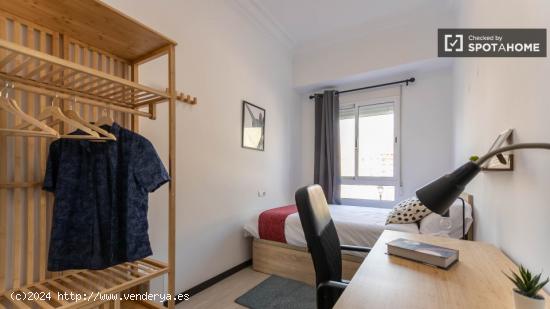 ¡Habitaciones en alquiler en un Piso de 5 Habitaciones en Valencia! - VALENCIA