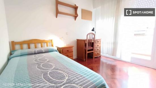 Se alquila habitación en apartamento de 4 dormitorios en Getafe - MADRID