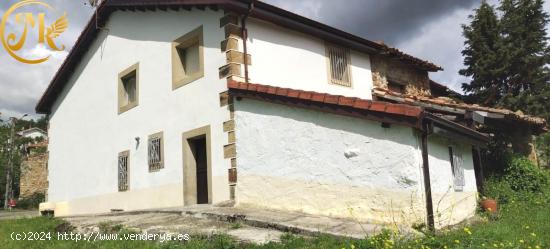 SANTIURDE DE REINOSA. GRAN CASA ESQUINERA CON NAVE. BUEN ESTADO. TEJADO NUEVO - CANTABRIA