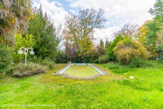 CASA EN TERRENO DE 1750metros con piscina y frontos a 10km de Pamplona - NAVARRA