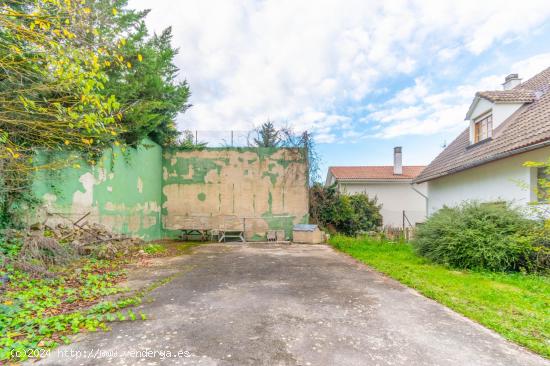 CASA EN TERRENO DE 1750metros con piscina y frontos a 10km de Pamplona - NAVARRA