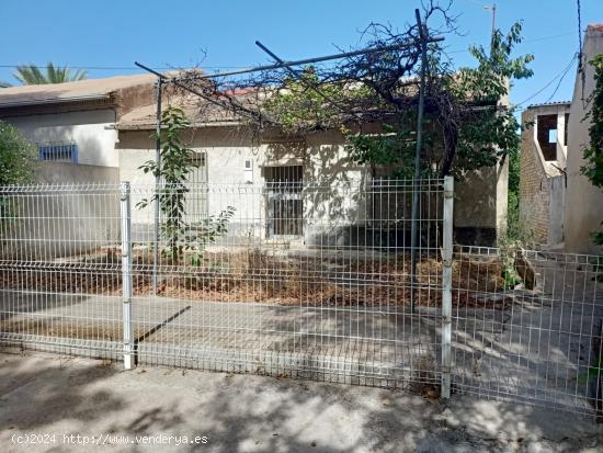 ¡OPORTUNIDAD ÚNICA! CASA PARA RESTAURAR CON TERRENO  EN ZONA DE HUERTA JUNTO A NÚCLEO URBANO. - M