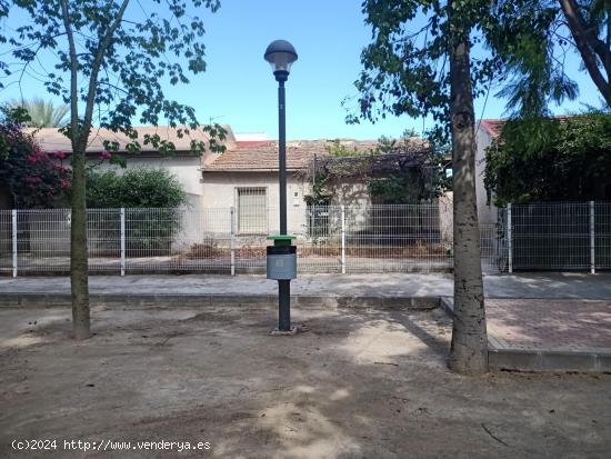 ¡OPORTUNIDAD ÚNICA! CASA PARA RESTAURAR CON TERRENO  EN ZONA DE HUERTA JUNTO A NÚCLEO URBANO. - M