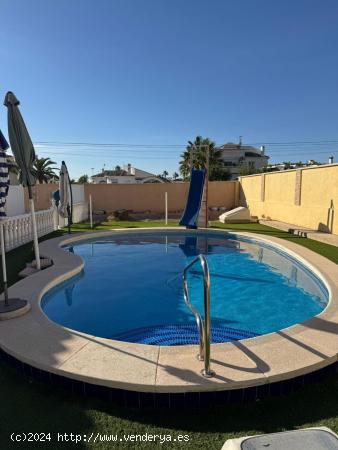 INCREIBLE CHALET INDEPENDIENTE DE 5 DORMITORIOS CON PISCINA EN ZONA SAN LUIS (TORREVIEJA) - ALICANTE