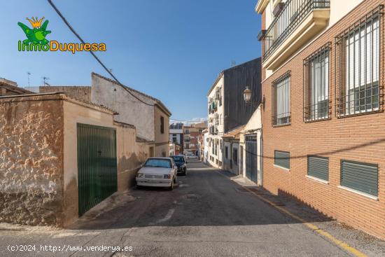 CASA EN EL CENTRO DE LA ZUBIA PARA REFORMAR A SU GUSTO - GRANADA