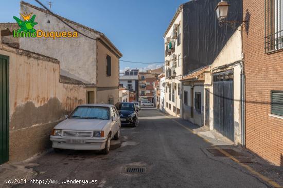 CASA EN EL CENTRO DE LA ZUBIA PARA REFORMAR A SU GUSTO - GRANADA