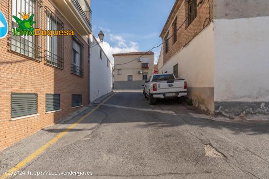 CASA EN EL CENTRO DE LA ZUBIA PARA REFORMAR A SU GUSTO - GRANADA