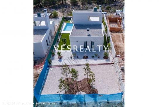 VILLA EN CALLE AMSTERDAM, FINESTRAT - ALICANTE