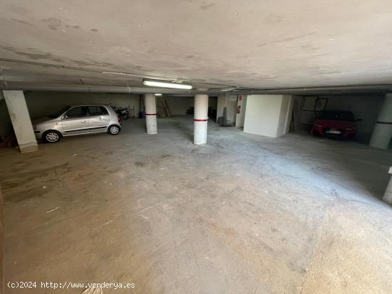 Plaza de garaje en 1ª línea de playa de Poniente, zona Las Yucas, a 10 minutos del centro de Águi