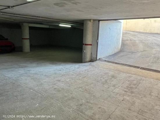 Plaza de garaje en 1ª línea de playa de Poniente, zona Las Yucas, a 10 minutos del centro de Águi