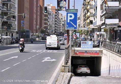 LOCAL DISPONIBLE CON MÁXIMA VISIBILIDAD EN LOS REMEDIOS - SEVILLA