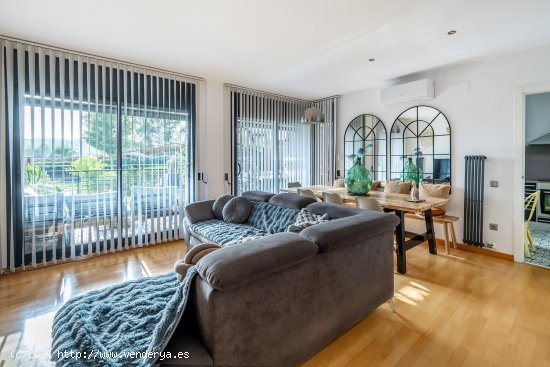 Unifamiliar adosada en venta  en Sant Esteve Sesrovires - Barcelona