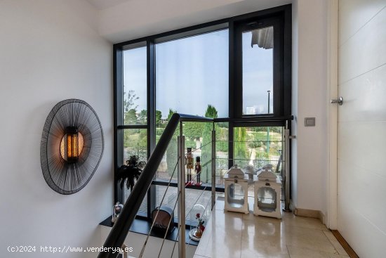 Unifamiliar adosada en venta  en Sant Esteve Sesrovires - Barcelona