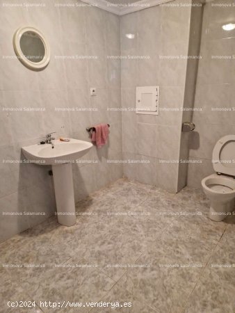 Salamanca ( Zona Van Dyck); local en alquiler35m2  +35m2; 400€ - Salamanca