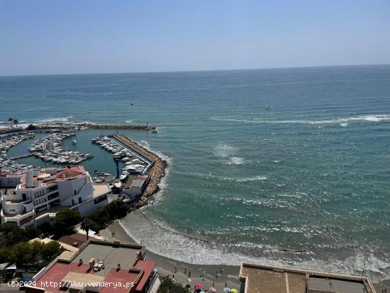 APARTAMENTO CON UNAS VISTAS AL MAR QUE TE HACEN SENTIR COMO SI VIVIERAS EN UN BARCO - ALICANTE