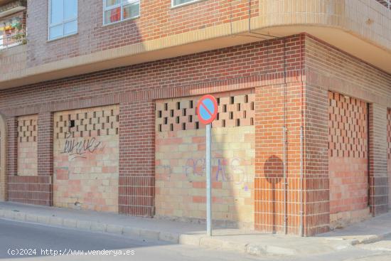 Local comercial en Requena - VALENCIA