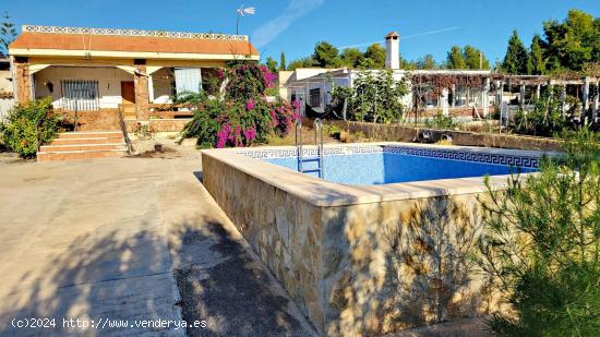 CHALET CON PISCINA EN ZONA OLOCAU - VALENCIA