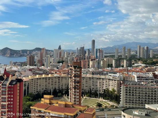 Amplio Ático con tres terrazas y vistas panorámicas por toda la bahía de Benidorm. - ALICANTE