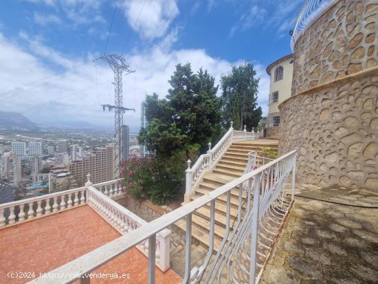 CHALET VILLA CON VISTAS AL MAR EN VENTA EN BENIDORM ZONA SIERRA HELADA - ALICANTE