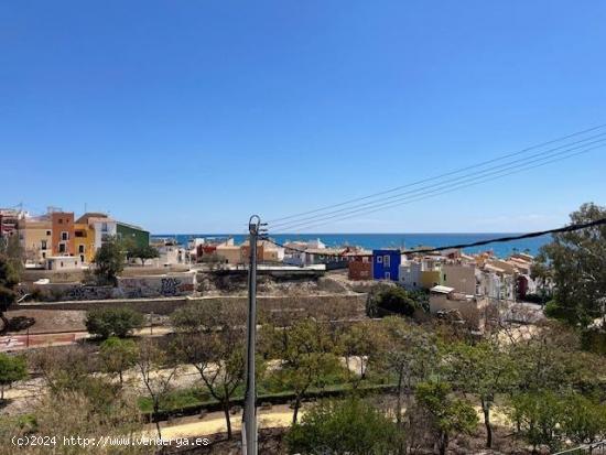 Bonita vivienda de 2 dormitorio 2 baños a escasos metros de la playa en Villajoyosa - ALICANTE