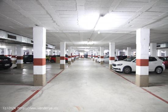 Se vende plaza de aparcamiento para coche mediano zona Bon Preu - BARCELONA