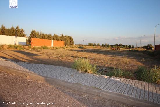 Estupendo solar de esquina - BADAJOZ