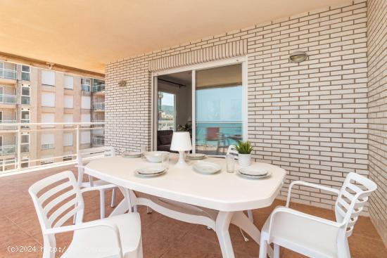 APARTAMENTO CON DOS DORMITORIOS Y AMPLIA TERRAZA EN PRIMERA LÍNEA DE PLAYA - CASTELLON