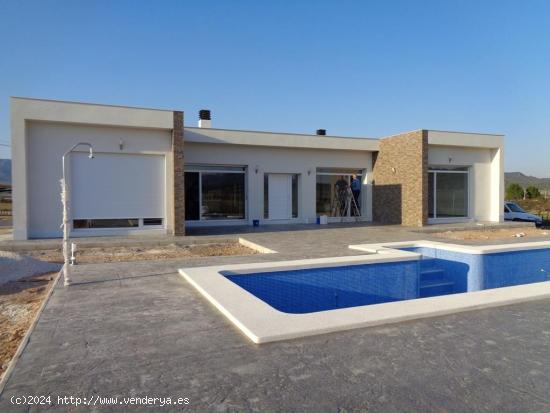 VILLAS DE OBRA NUEVA EN PINOSO - ALICANTE