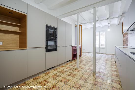  Vivienda en venta recientemente reformada en pleno corazón de Barcelona. - BARCELONA 