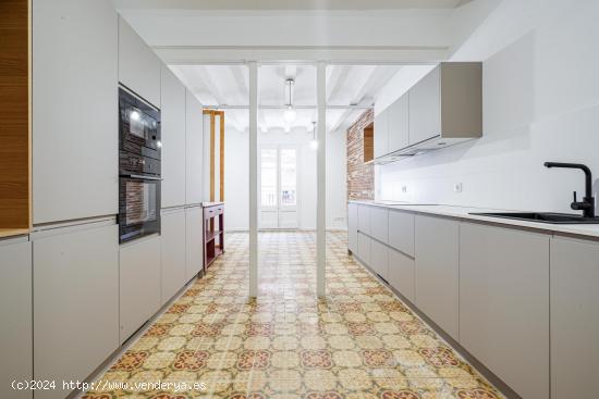 Vivienda en venta recientemente reformada en pleno corazón de Barcelona. - BARCELONA