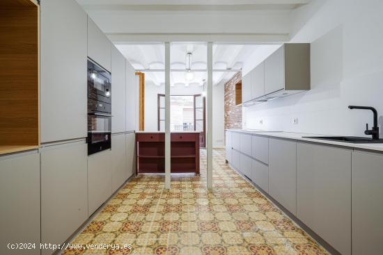 Vivienda en venta recientemente reformada en pleno corazón de Barcelona. - BARCELONA